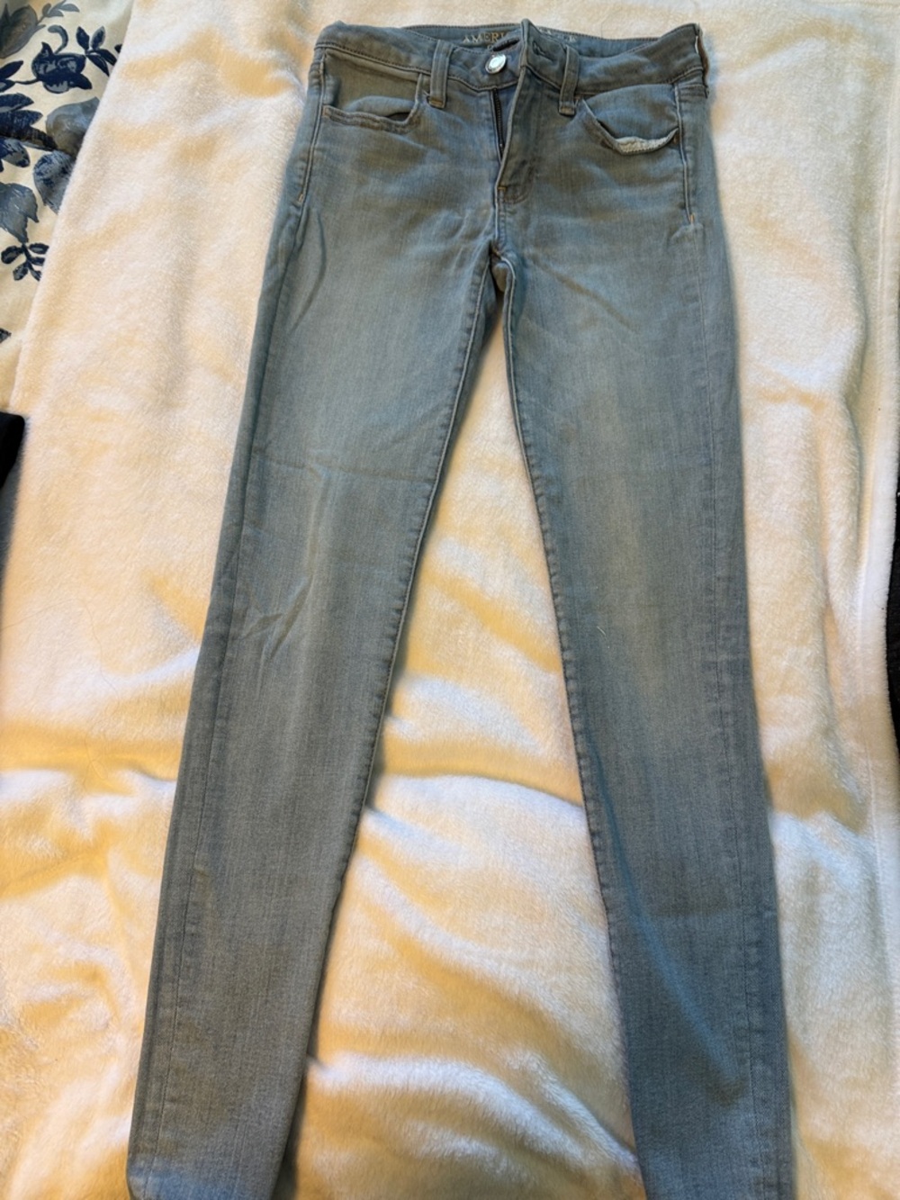 American Eagle Outfitters Women’s Skinny Jeans in Light Wash